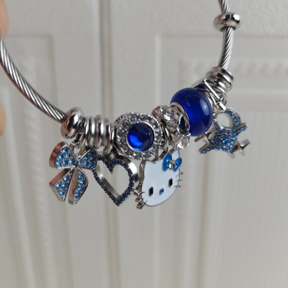 ⭐ Silver & Navy Hello Kitty Charm Pendant Tone Bangle Bracelet Silver & Navy 💖 - Picture 4 of 4